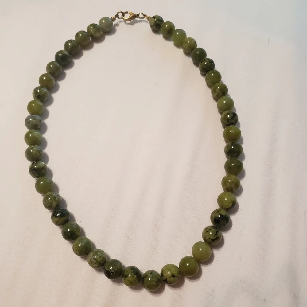 Unique Vintage Green Beaded Jade Nephrite Necklace Gold Lobster Clasp